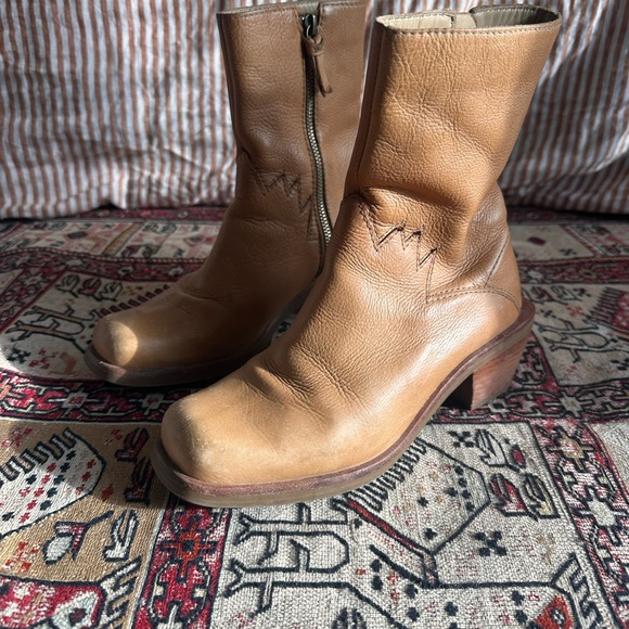 Iconic Bird of Flight Ojai Boots - Picture 2 of 5